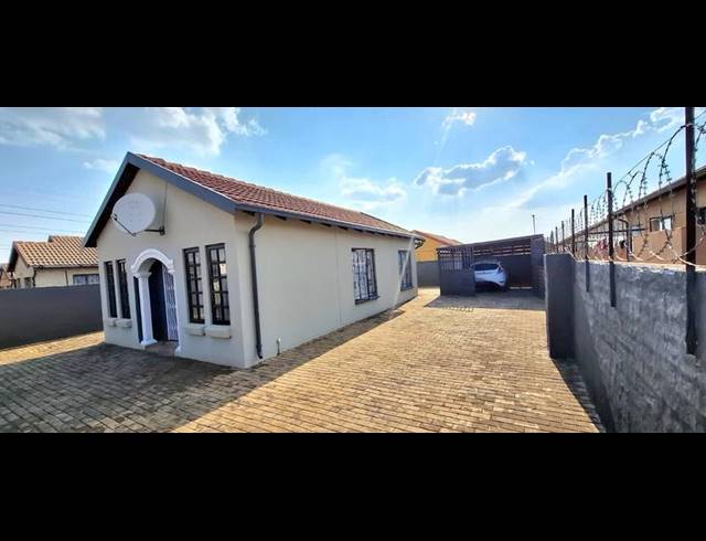 2 BEDROOM HOUSE FOR SALE IN SOSHANGUVE VV